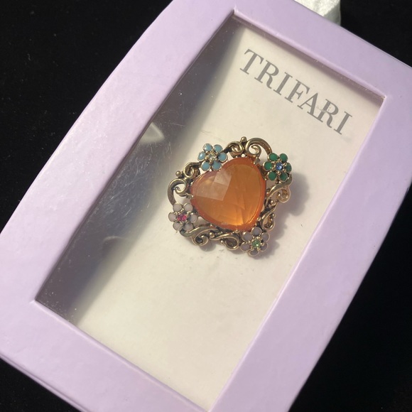 New beautiful heart brooch in box - Picture 4 of 5